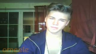 Красивый парень дрочит на вебку и кончает в туалете pretty boy cums after a few strokes on omegle