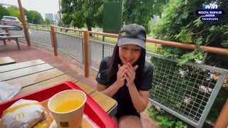 Трахнул работницу mcdonalds из за пролитой фанты