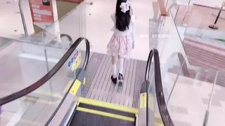 清纯女友商场初次遥控跳蛋 [hd 1080, #девушки кончают, #домашнее, #порно, #porn, #sex]
