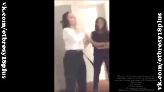 Пошлые красавицы снимают перископ в туалете periscope засветы