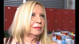 Порно ей 67 бабуля сосёт на станции двум слесарям porn sex gilf granny мжм miranda torri