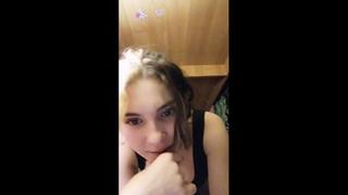 Горячая подруга в лифчике спалилась за лайки в перископ чат рулетка мастурбирует вирт periscope порно секс фулл